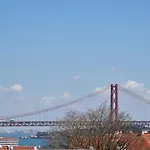 شقة Enjoy The Sunny Balcony, By Timecooler Lisboa