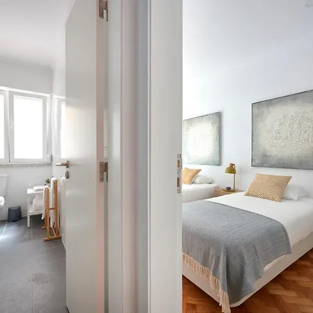 Enjoy The Sunny Balcony, By Timecooler Lisboa